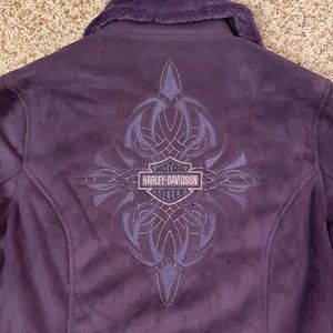Harley Davidson ladies purple suede jacket w/ faux fur lining. Size Medium